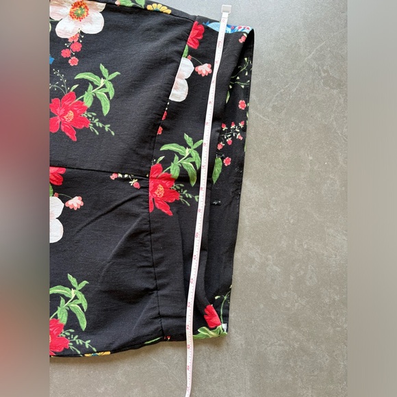 SOFT SURROUNDINGS In Bloom Floral
Slim Cropped Women’s Pull On Pants S-M - Picture 3 of 6